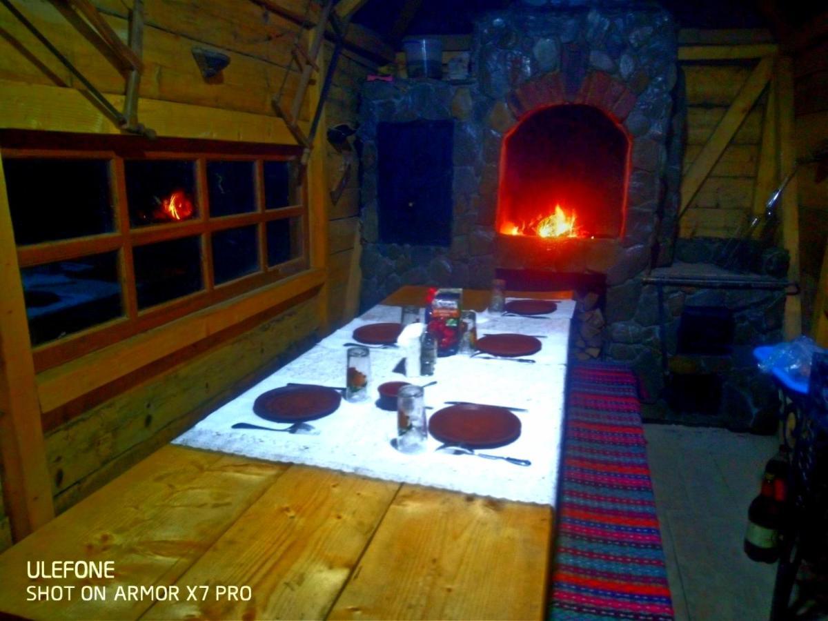 Приватна Садиба "Світлиця Гуцульщини" Vorokhta Exterior foto